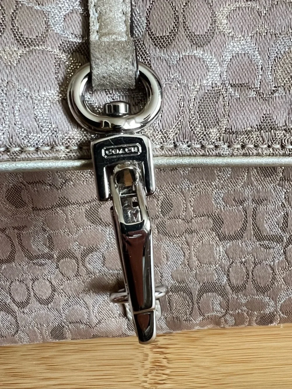 Coach vintage 2005 gold optic lurex signature 3595 Hamptons clip shoulder bag - Picture 14 of 15